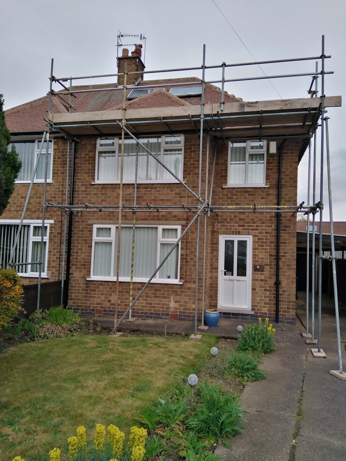 Scaffold to the full elevation of a semi detached house